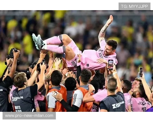 梅西突破极限，迈阿密国际美职联捧杯！